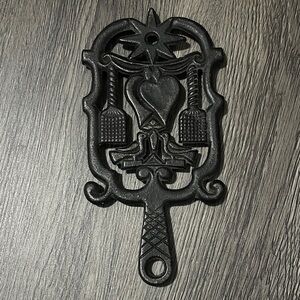 Vintage Wilton Dutch design trivet